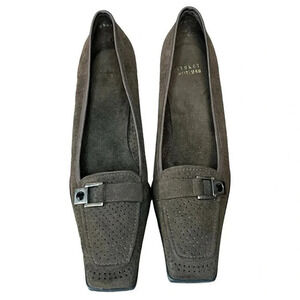 STUART WEITZMAN DARK BROWN SUEDE PUMP HEEL DECORATIVE BUCKLE‎ WOMEN'S SIZE 7.5